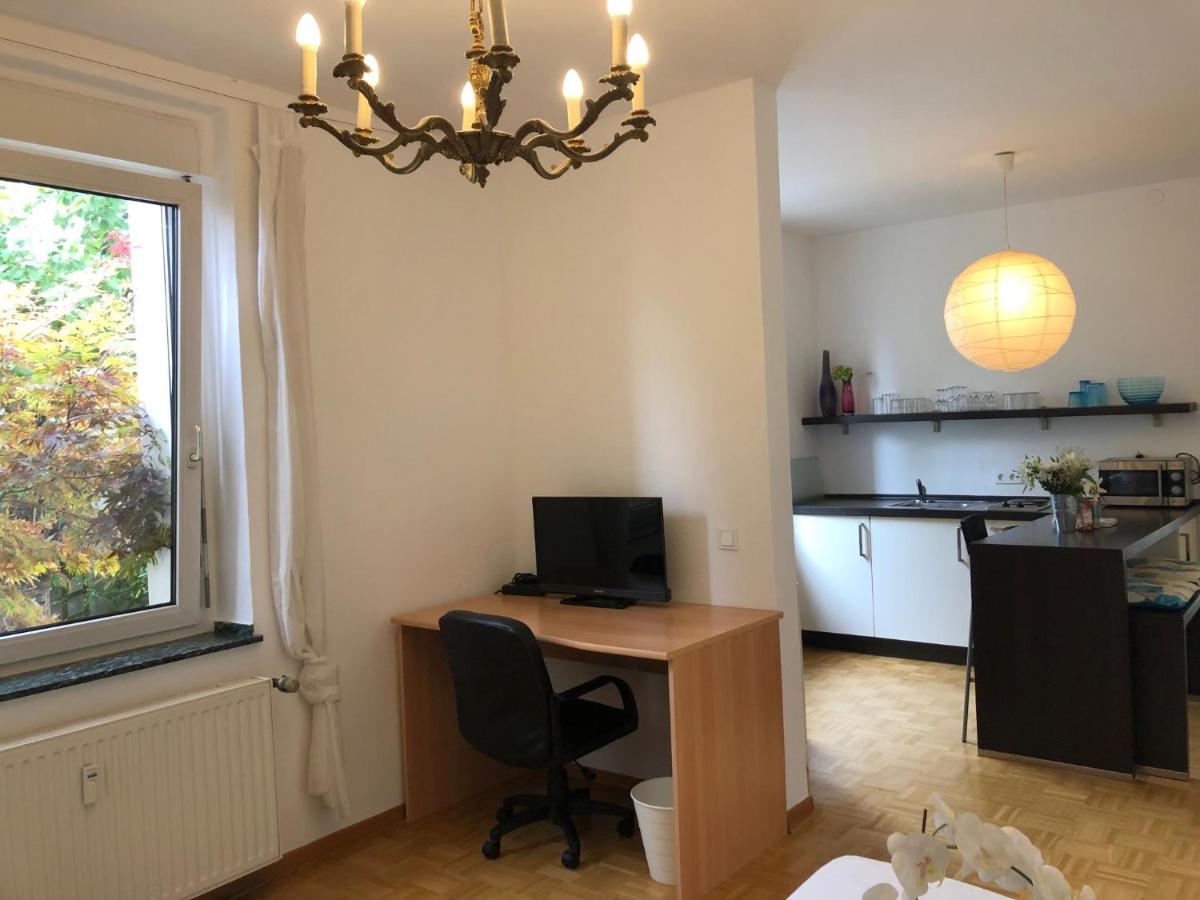 Image 2 of studio e – Quiet central business one bedroom apartment for 3 guests