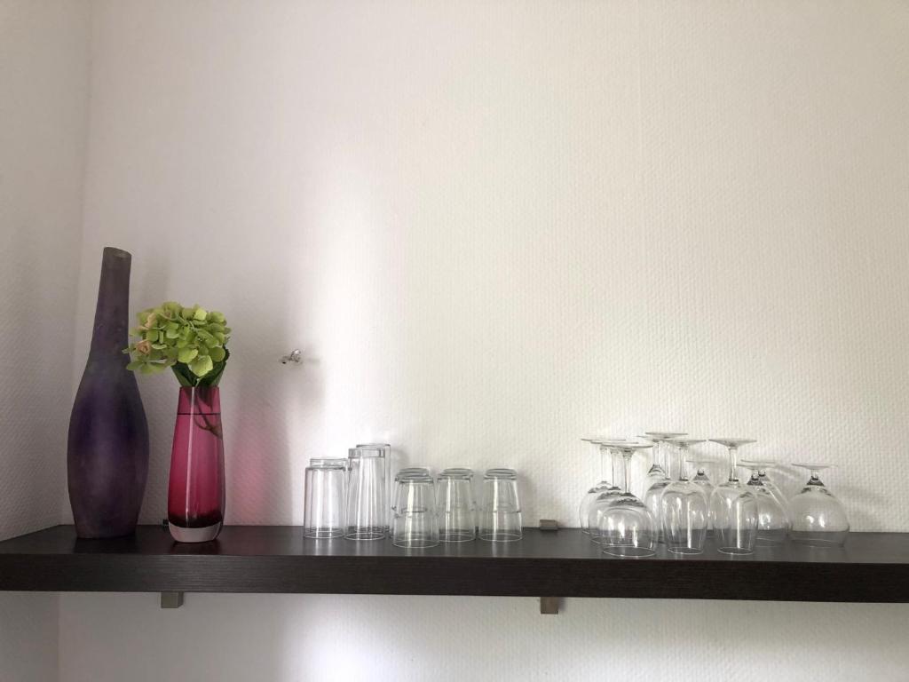 Image of studio e – Quiet central business one bedroom apartment for 3 guests
